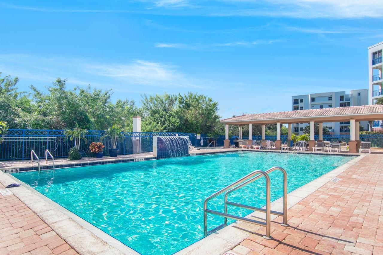 Oceanwalk Condos Bethune Beach Eksteriør billede